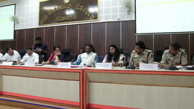 ಕೋಲಾರದಲ್ಲಿ ಬೆಳಿಗ್ಗೆ ಟೀ, ಕಾಫಿಗೂ ಮೊದಲೇ ಸಿಗುತ್ತೆ ಎಣ್ಣೆ