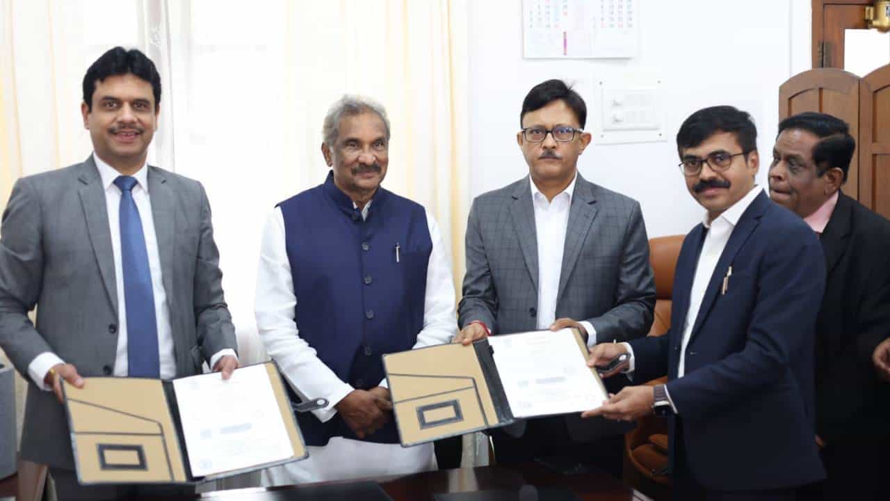ಟಿಹೆಚ್ಡಿಸಿಎಲ್ ಜೊತೆ 15,000 ಕೋಟಿ ರೂ. ವಿದ್ಯುತ್ ಯೋಜನೆಗಳ ಒಪ್ಪಂದಕ್ಕೆ ರಾಜ್ಯ ಸರ್ಕಾರ ಸಹಿ ಟಿಹೆಚ್ಡಿಸಿಎಲ್ ಜೊತೆ 15,000 ಕೋಟಿ ರೂ. ವಿದ್ಯುತ್ ಯೋಜನೆಗಳ ಒಪ್ಪಂದಕ್ಕೆ ರಾಜ್ಯ ಸರ್ಕಾರ ಸಹಿ