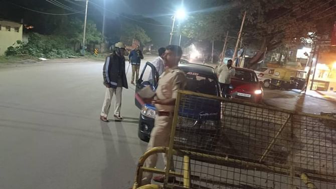 ಕೋಲಾರ SP ನೇತೃತ್ವದಲ್ಲಿ ಪೊಲೀಸ್​ ಸಿಬ್ಬಂದಿ ರೌಂಡ್ಸ್: ಫೋಟೋ ಇಲ್ಲಿವೆ
