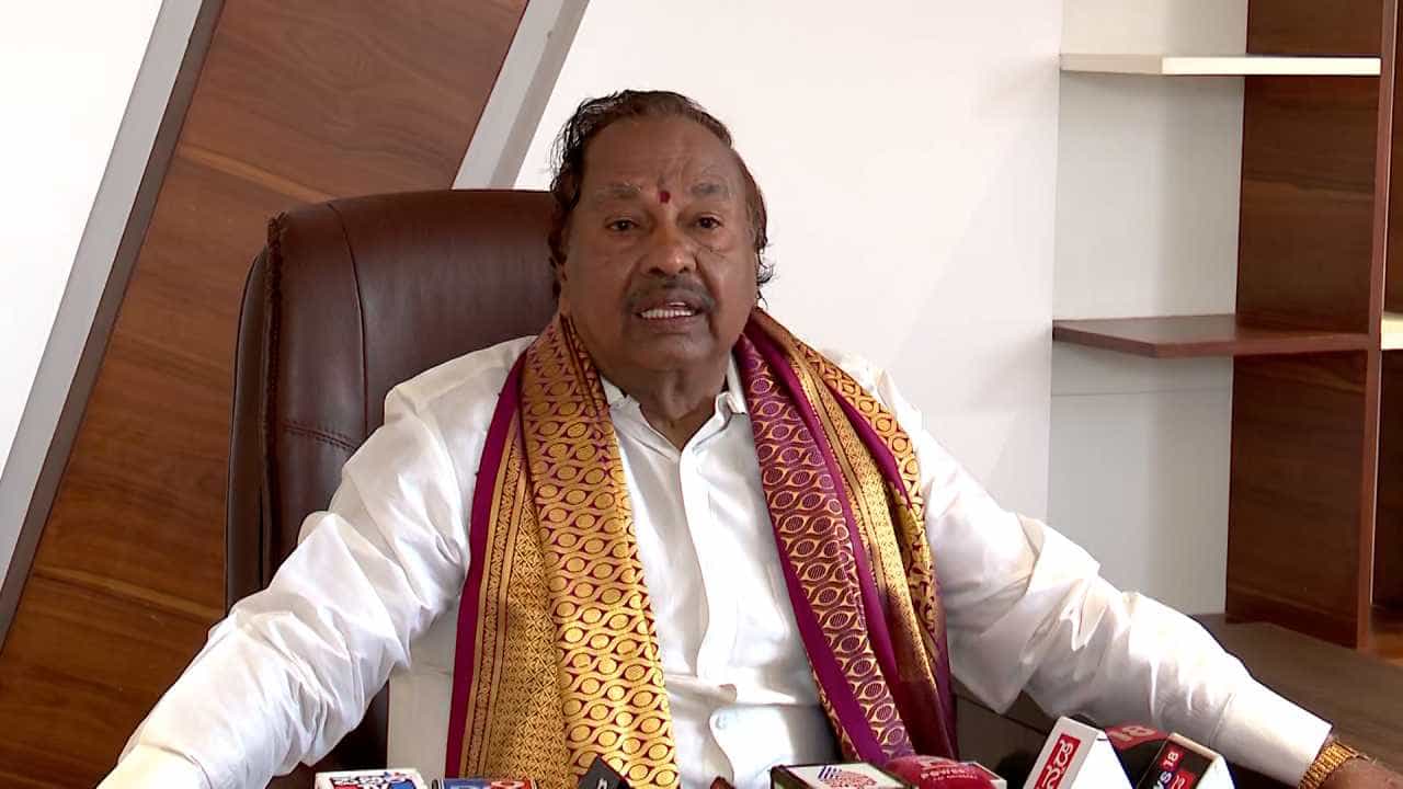 ನಾನೇ ಸಿಎಂ ಎಂದು ಹೇಳುವ ದೌರ್ಭಾಗ್ಯ ಸಿದ್ದರಾಮಯ್ಯಗೆ ಬರಬಾರದಿತ್ತು, ಸರ್ಕಾರದ ಅವನತಿ ಶುರುವಾಗಿದೆ ನಾನೇ ಸಿಎಂ ಎಂದು ಹೇಳುವ ದೌರ್ಭಾಗ್ಯ ಸಿದ್ದರಾಮಯ್ಯಗೆ ಬರಬಾರದಿತ್ತು, ಸರ್ಕಾರದ ಅವನತಿ ಶುರುವಾಗಿದೆ