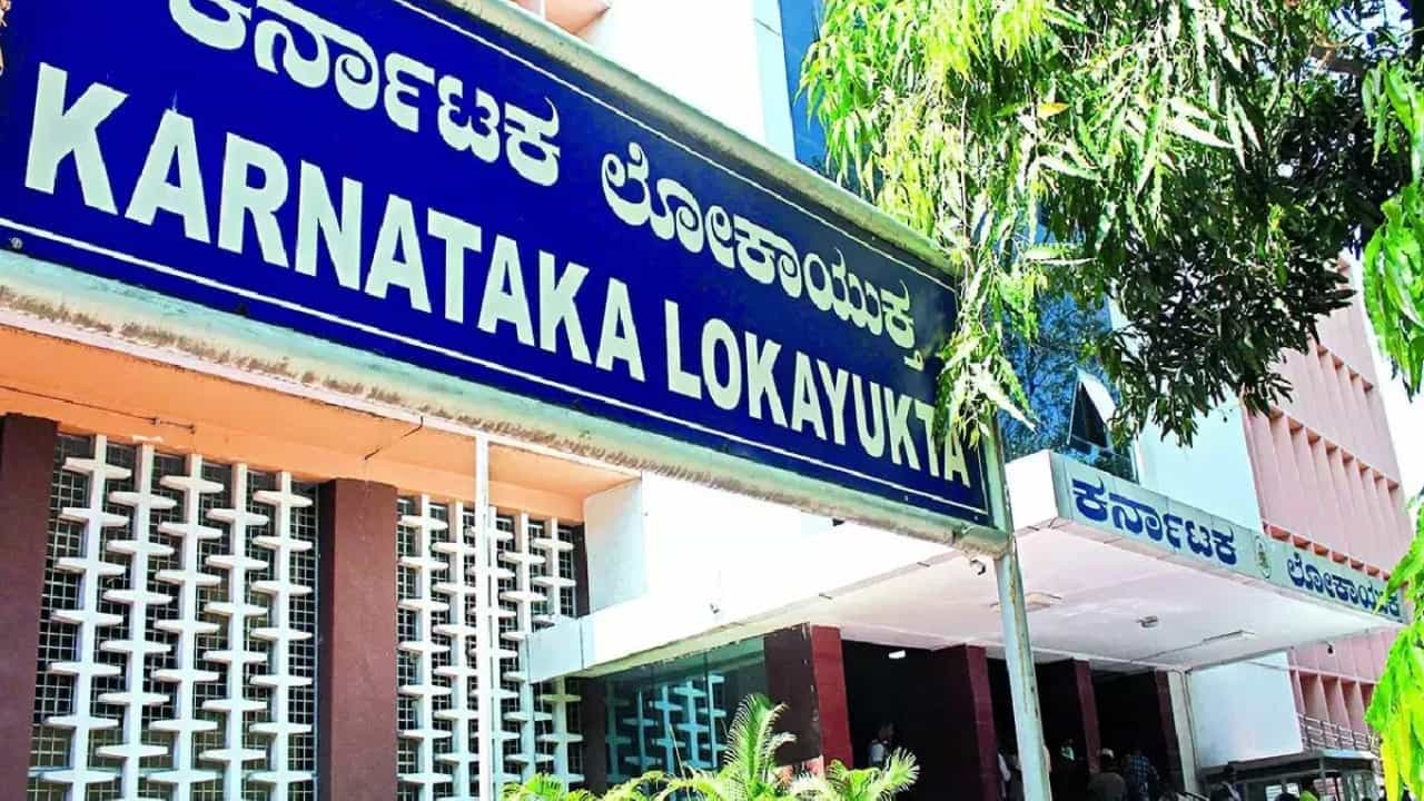 ಬೆಂಗಳೂರು: ಲಂಚ ಪಡೆಯುತ್ತಿದ್ದ ಬೆಸ್ಕಾಂ ಚೀಫ್ ಜನರಲ್ ಮ್ಯಾನೇಜರ್ ಲೋಕಾಯುಕ್ತ ಬಲೆಗೆ ಬೆಂಗಳೂರು: ಲಂಚ ಪಡೆಯುತ್ತಿದ್ದ ಬೆಸ್ಕಾಂ ಚೀಫ್ ಜನರಲ್ ಮ್ಯಾನೇಜರ್ ಲೋಕಾಯುಕ್ತ ಬಲೆಗೆ