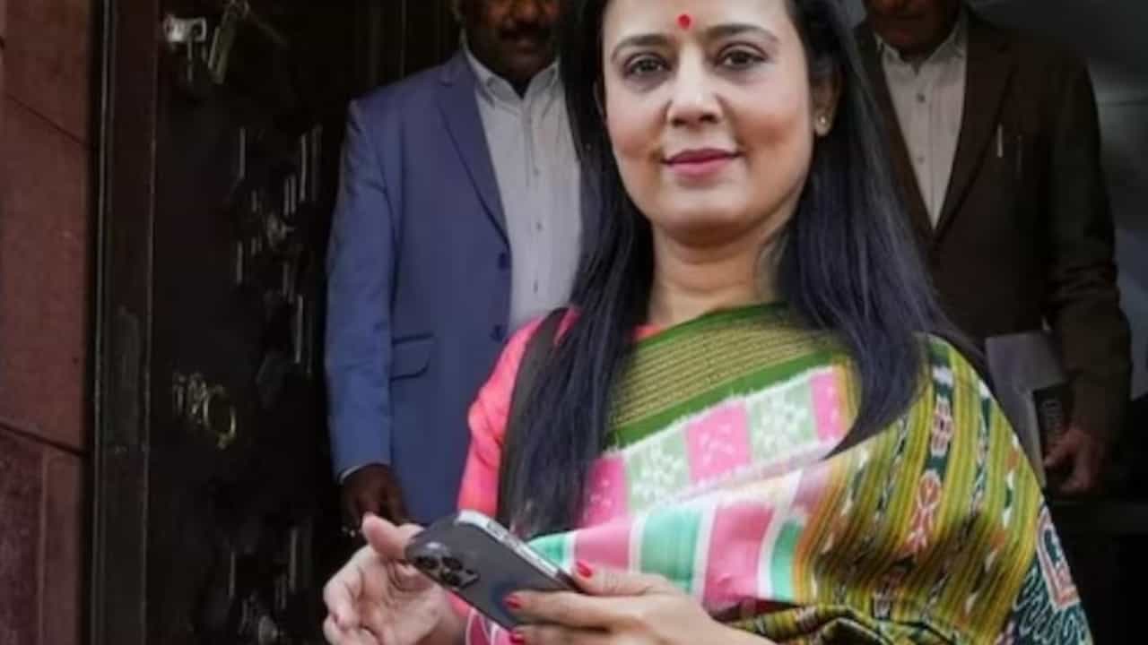 ಪ್ರಶ್ನೆಗಾಗಿ ನಗದು ಪ್ರಕರಣ: ವಿಚಾರಣೆಗೆ ಹಾಜರಾಗುವಂತೆ ಸಂಸದೀಯ ಸಮಿತಿ ಒತ್ತಾಯಿಸುತ್ತಿದೆ: ಮಹುವಾ ಮೊಯಿತ್ರಾ ಪ್ರಶ್ನೆಗಾಗಿ ನಗದು ಪ್ರಕರಣ: ವಿಚಾರಣೆಗೆ ಹಾಜರಾಗುವಂತೆ ಸಂಸದೀಯ ಸಮಿತಿ ಒತ್ತಾಯಿಸುತ್ತಿದೆ: ಮಹುವಾ ಮೊಯಿತ್ರಾ