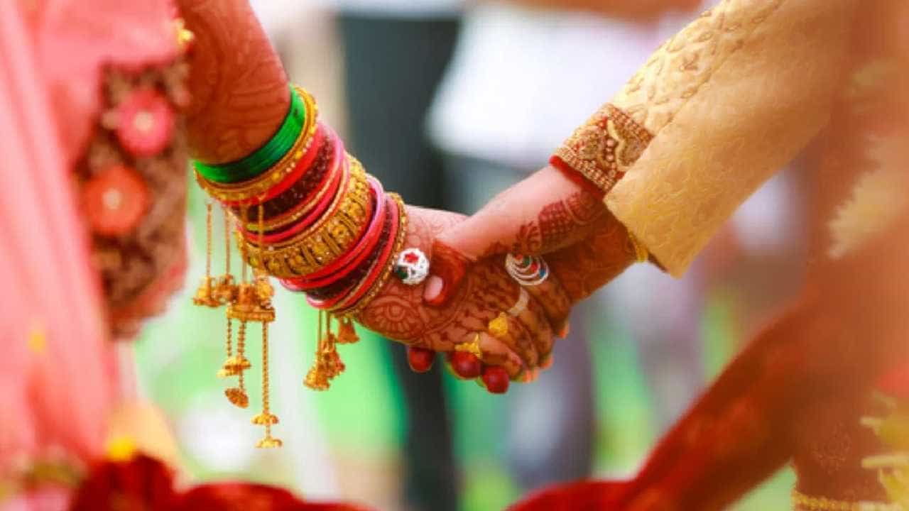 ಬೇಗ ಹುಡುಗಿ ಸಿಗಲೆಂದು ಮಂಡ್ಯ ಯುವಕರಿಂದ ಆದಿಚುಂಚನಗಿರಿ ಮಠಕ್ಕೆ ಪಾದಯಾತ್ರೆ ಬೇಗ ಹುಡುಗಿ ಸಿಗಲೆಂದು ಮಂಡ್ಯ ಯುವಕರಿಂದ ಆದಿಚುಂಚನಗಿರಿ ಮಠಕ್ಕೆ ಪಾದಯಾತ್ರೆ