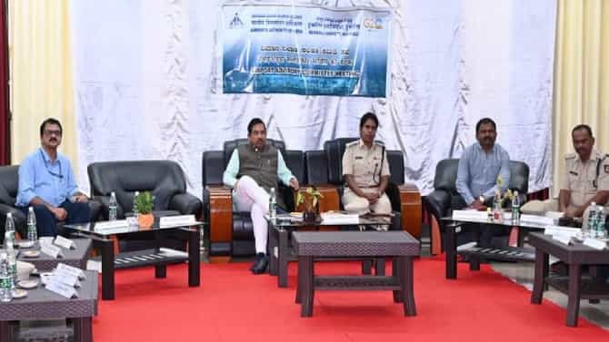 ಹುಬ್ಬಳ್ಳಿ ವಿಮಾನ ನಿಲ್ದಾಣ ಮೇಲ್ದರ್ಜೆಗೆ; ಪ್ರಲ್ಹಾದ್​ ಜೋಶಿ ಮಹತ್ವದ ಸಭೆ