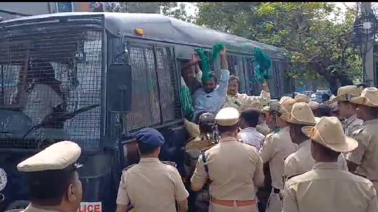 ಮೈಸೂರಿನಲ್ಲಿ ಸಿಎಂ ನಿವಾಸಕ್ಕೆ ಮುತ್ತಿಗೆ ಯತ್ನ, ಕುರುಬೂರು ಶಾಂತಕುಮಾರ್ ಸೇರಿ 50ಕ್ಕೂ ಹೆಚ್ಚು ರೈತರು ಪೊಲೀಸ್ ವಶಕ್ಕೆ