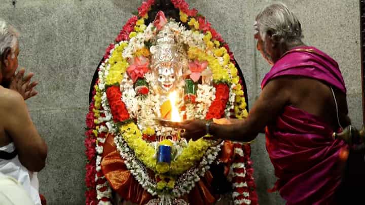 Kannada Rajyotsava: ಮೈಸೂರಿನ ಭುವನೇಶ್ವರಿ ತಾಯಿಗೆ ಸಚಿವ ಮಹದೇವಪ್ಪ ವಿಶೇಷ ಪೂಜೆ Kannada Rajyotsava: ಮೈಸೂರಿನ ಭುವನೇಶ್ವರಿ ತಾಯಿಗೆ ಸಚಿವ ಮಹದೇವಪ್ಪ ವಿಶೇಷ ಪೂಜೆ