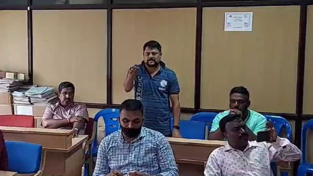 ಮಂಡ್ಯದಲ್ಲಿ ಭ್ರೂಣ ಹತ್ಯೆ ಹೇಗೆ ನಡೆಯುತ್ತೆ ಗೊತ್ತಾ? ಎಳೆಎಳೆಯಾಗಿ ಬಿಚ್ಚಿಟ್ಟ ಪುರಸಭೆ ಸದಸ್ಯ ಮಂಡ್ಯದಲ್ಲಿ ಭ್ರೂಣ ಹತ್ಯೆ ಹೇಗೆ ನಡೆಯುತ್ತೆ ಗೊತ್ತಾ? ಎಳೆಎಳೆಯಾಗಿ ಬಿಚ್ಚಿಟ್ಟ ಪುರಸಭೆ ಸದಸ್ಯ