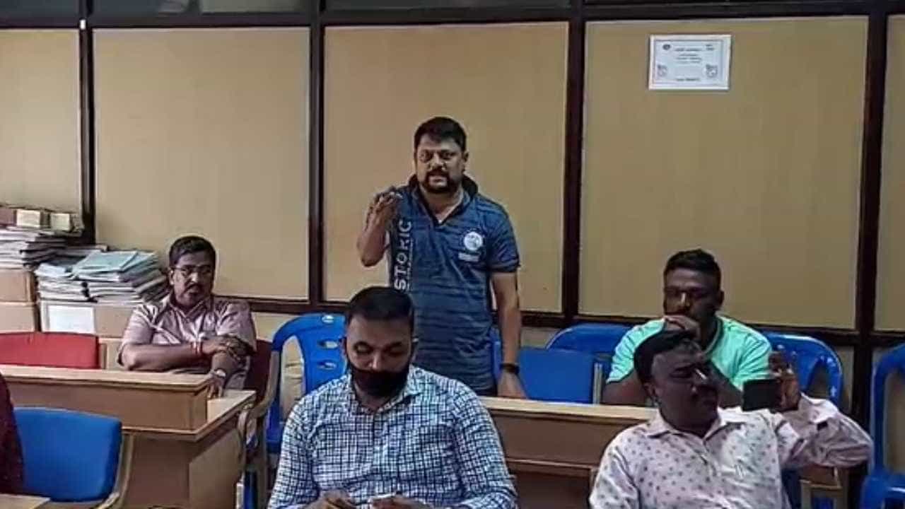 ಮಂಡ್ಯದಲ್ಲಿ ಭ್ರೂಣ ಹತ್ಯೆ ಹೇಗೆ ನಡೆಯುತ್ತೆ ಗೊತ್ತಾ? ಎಳೆಎಳೆಯಾಗಿ ಬಿಚ್ಚಿಟ್ಟ ಪುರಸಭೆ ಸದಸ್ಯ ಮಂಡ್ಯದಲ್ಲಿ ಭ್ರೂಣ ಹತ್ಯೆ ಹೇಗೆ ನಡೆಯುತ್ತೆ ಗೊತ್ತಾ? ಎಳೆಎಳೆಯಾಗಿ ಬಿಚ್ಚಿಟ್ಟ ಪುರಸಭೆ ಸದಸ್ಯ
