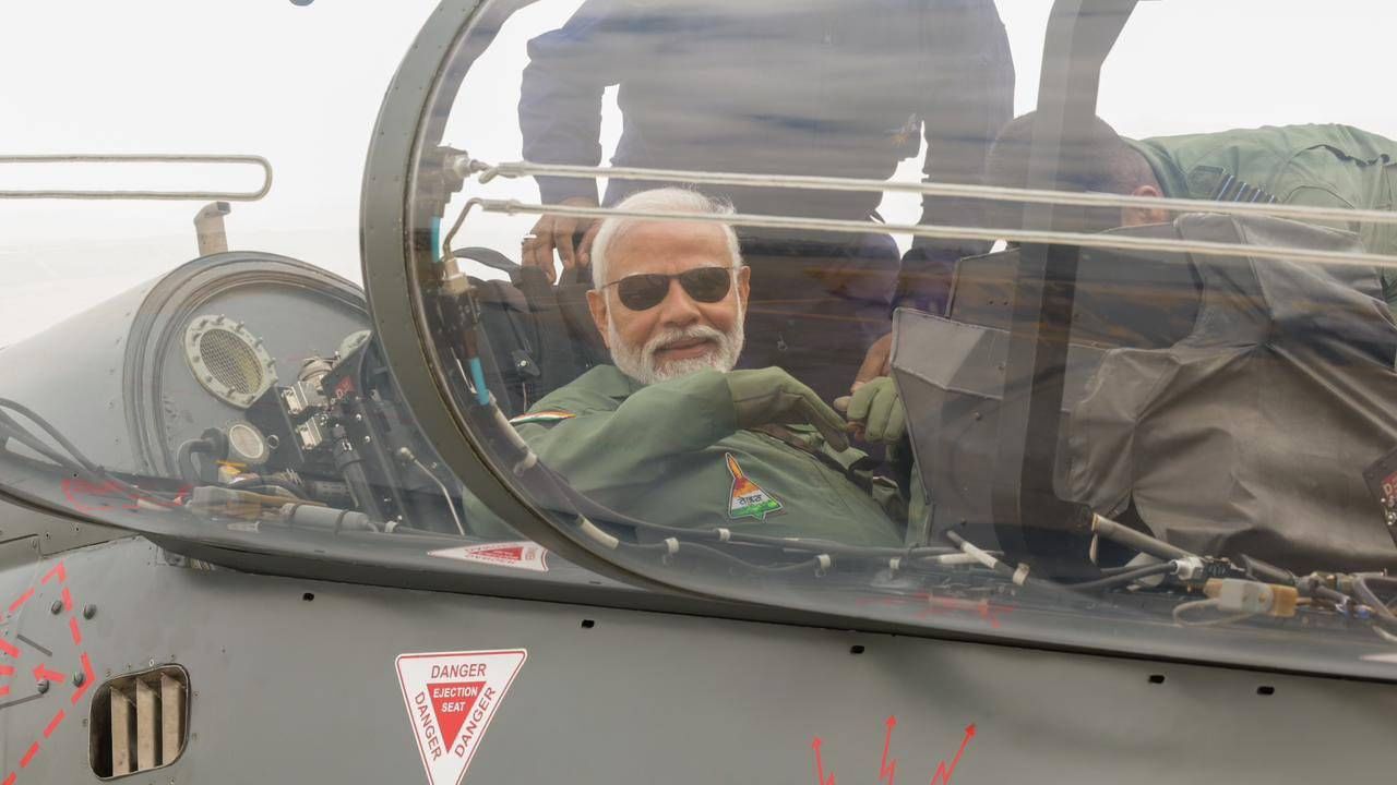 Narendra Modi Bengaluru Visit: PM Modi visits Bengaluru HAL and fly in tejas fighter craft