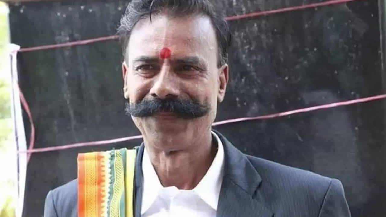 ತೆಲಂಗಾಣ: 35 ವರ್ಷಗಳಲ್ಲಿ 236 ಬಾರಿ ಚುನಾವಣೆಗಳಲ್ಲಿ ಸ್ಪರ್ಧಿಸಿರುವ ಪದ್ಮರಾಜನ್ರಿಂದ ನಾಮಪತ್ರ ಸಲ್ಲಿಕೆ ತೆಲಂಗಾಣ: 35 ವರ್ಷಗಳಲ್ಲಿ 236 ಬಾರಿ ಚುನಾವಣೆಗಳಲ್ಲಿ ಸ್ಪರ್ಧಿಸಿರುವ ಪದ್ಮರಾಜನ್ರಿಂದ ನಾಮಪತ್ರ ಸಲ್ಲಿಕೆ