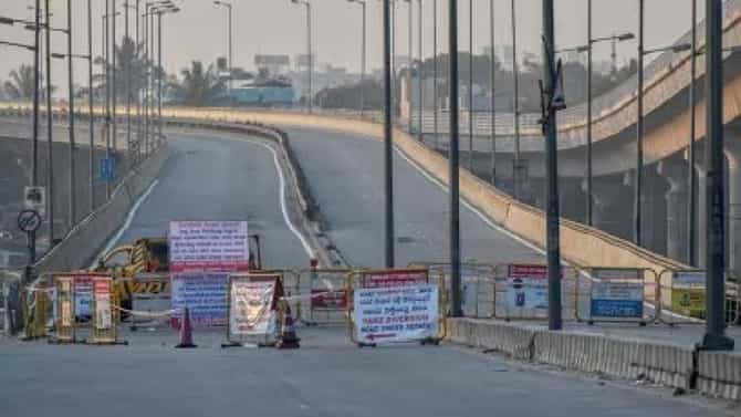 ಪೀಣ್ಯ ಮೇಲ್ಸೇತುವೆ ಮೇಲೆ ಸದ್ಯಕ್ಕೆ ಭಾರೀ ವಾಹನಗಳಿಗಿಲ್ಲ ಸಂಚಾರ ಭಾಗ್ಯ!
