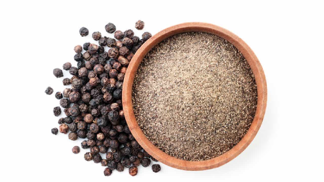 Black Pepper: ಕಾಳು ಮೆಣಸು ಸೇವನೆಯಿಂದ ತೂಕ ಕಡಿಮೆಯಾಗುತ್ತಾ? Black Pepper: ಕಾಳು ಮೆಣಸು ಸೇವನೆಯಿಂದ ತೂಕ ಕಡಿಮೆಯಾಗುತ್ತಾ?