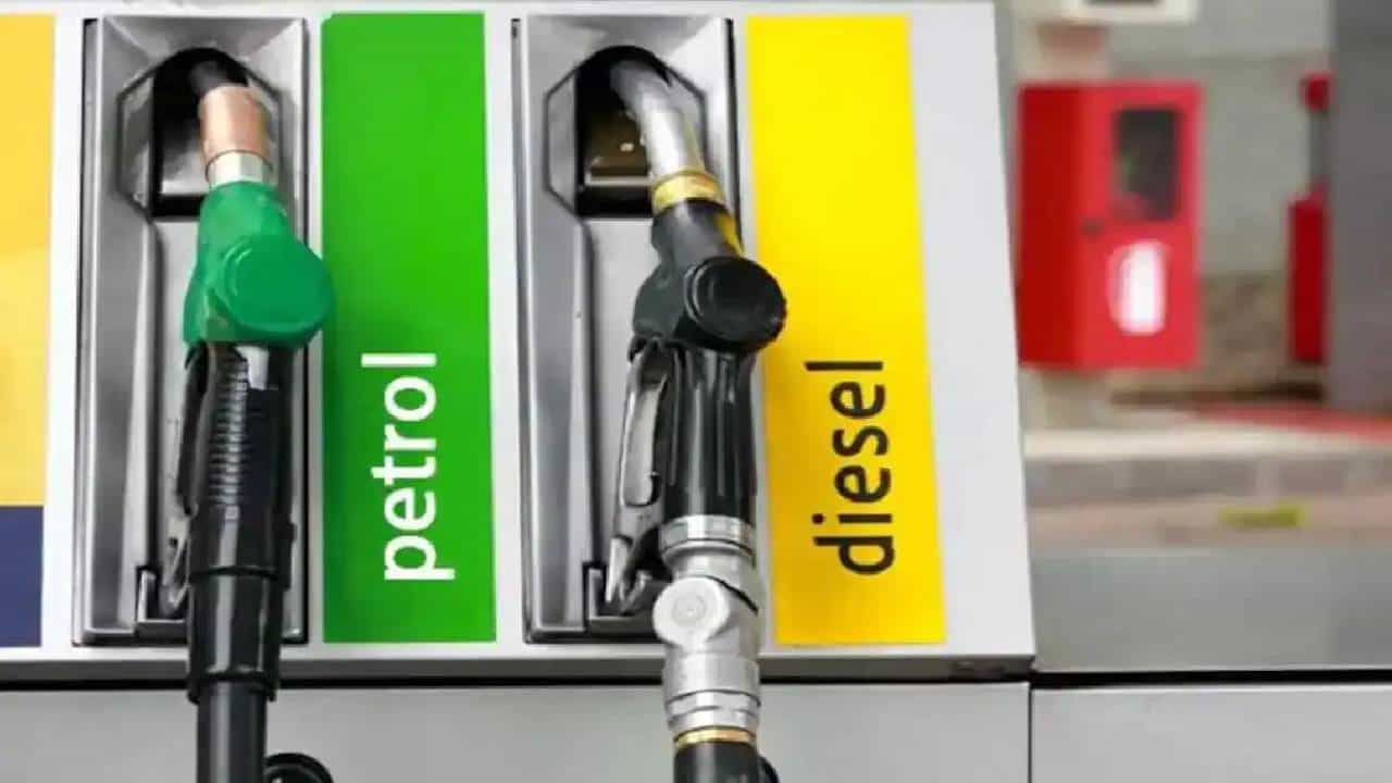 Petrol Price on November 10: ಬೆಂಗಳೂರು ಸೇರಿ ದೇಶದ ಪ್ರಮುಖ ನಗರಗಳಲ್ಲಿ ನವೆಂಬರ್ 10ರಂದು ಪೆಟ್ರೋಲ್, ಡೀಸೆಲ್ ದರ ಎಷ್ಟಿದೆ, ವಿವರ ಇಲ್ಲಿದೆ Petrol Price on November 10: ಬೆಂಗಳೂರು ಸೇರಿ ದೇಶದ ಪ್ರಮುಖ ನಗರಗಳಲ್ಲಿ ನವೆಂಬರ್ 10ರಂದು ಪೆಟ್ರೋಲ್, ಡೀಸೆಲ್ ದರ ಎಷ್ಟಿದೆ, ವಿವರ ಇಲ್ಲಿದೆ