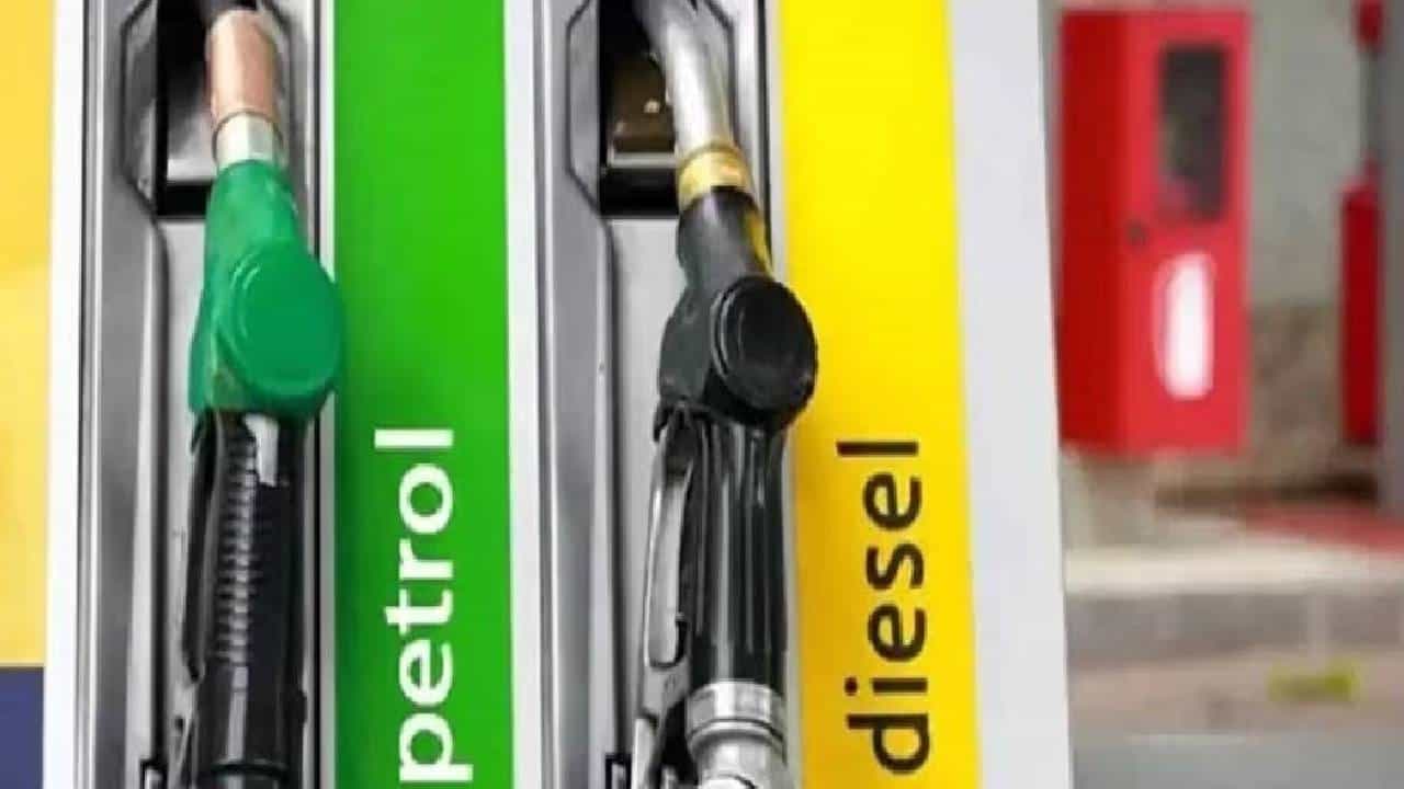 Petrol Diesel Price on December 22: ಇಂದಿನ ಪೆಟ್ರೋಲ್, ಡೀಸೆಲ್ ದರ ಹೀಗಿದೆ Petrol Diesel Price on December 22: ಇಂದಿನ ಪೆಟ್ರೋಲ್, ಡೀಸೆಲ್ ದರ ಹೀಗಿದೆ