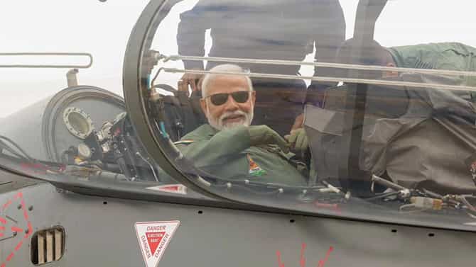 ತೇಜಸ್​ ಯುದ್ಧ ವಿಮಾನದಲ್ಲಿ ಹಾರಾಟದ ಬಳಿಕ ಮೋದಿ ಹೇಳಿದ್ದಿಷ್ಟು