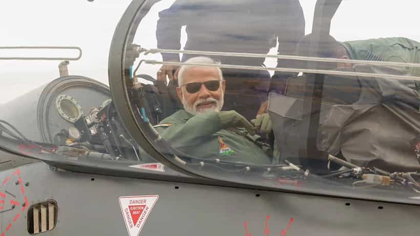 ತೇಜಸ್ ಯುದ್ಧ ವಿಮಾನದಲ್ಲಿ ಮೋದಿ ಹಾರಾಟ: ಸ್ವಾವಲಂಬನೆಯ ಕ್ಷೇತ್ರದಲ್ಲಿ ನಾವು ಯಾರಿಗೂ ಕಡಿಮೆ ಇಲ್ಲವೆಂದ ಪ್ರಧಾನಿ