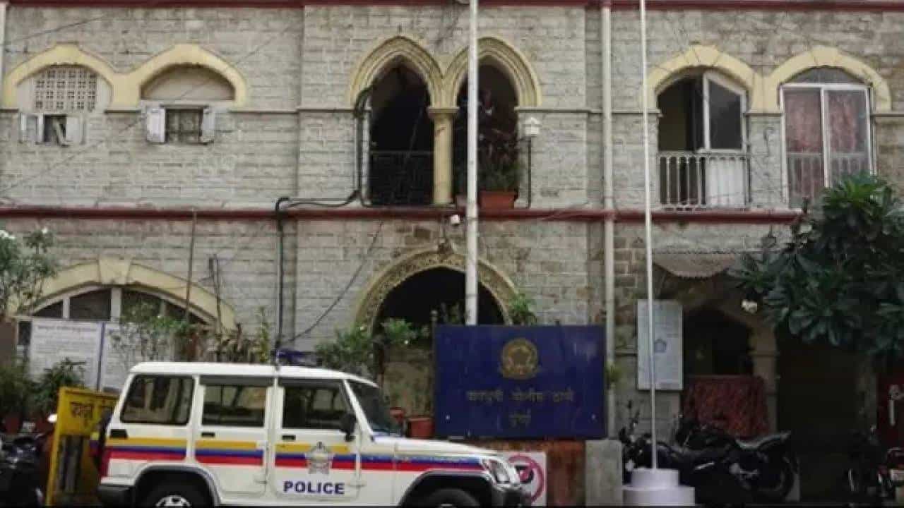 ಮುಂಬೈ ರಸ್ತೆಯಲ್ಲಿ ಸೂಟ್​ಕೇಸ್​ನಲ್ಲಿ ಮಹಿಳೆಯ ಮೃತದೇಹ ಪತ್ತೆ