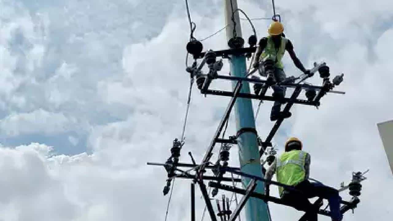 Bengaluru Power Cut: ಬೆಂಗಳೂರಿನ ಈ ಪ್ರದೇಶಗಳಲ್ಲಿ ಇಂದು, ನಾಳೆ ವಿದ್ಯುತ್ ವ್ಯತ್ಯಯ Bengaluru Power Cut: ಬೆಂಗಳೂರಿನ ಈ ಪ್ರದೇಶಗಳಲ್ಲಿ ಇಂದು, ನಾಳೆ ವಿದ್ಯುತ್ ವ್ಯತ್ಯಯ