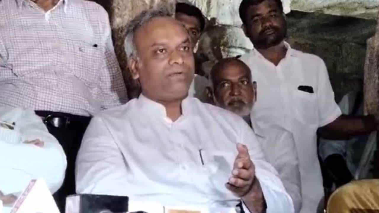 ಕಿಯೋನಿಕ್ಸ್ ಎಂಡಿ 32 ಕೋಟಿ ರೂ. ಲಂಚ ಆರೋಪ: ಅಂತಹ ಯಾವುದೇ ಘಟನೆ ನಡೆದಿಲ್ಲ ಎಂದ ಸಚಿವ ಪ್ರಿಯಾಂಕ್ ಖರ್ಗೆ ಕಿಯೋನಿಕ್ಸ್ ಎಂಡಿ 32 ಕೋಟಿ ರೂ. ಲಂಚ ಆರೋಪ: ಅಂತಹ ಯಾವುದೇ ಘಟನೆ ನಡೆದಿಲ್ಲ ಎಂದ ಸಚಿವ ಪ್ರಿಯಾಂಕ್ ಖರ್ಗೆ