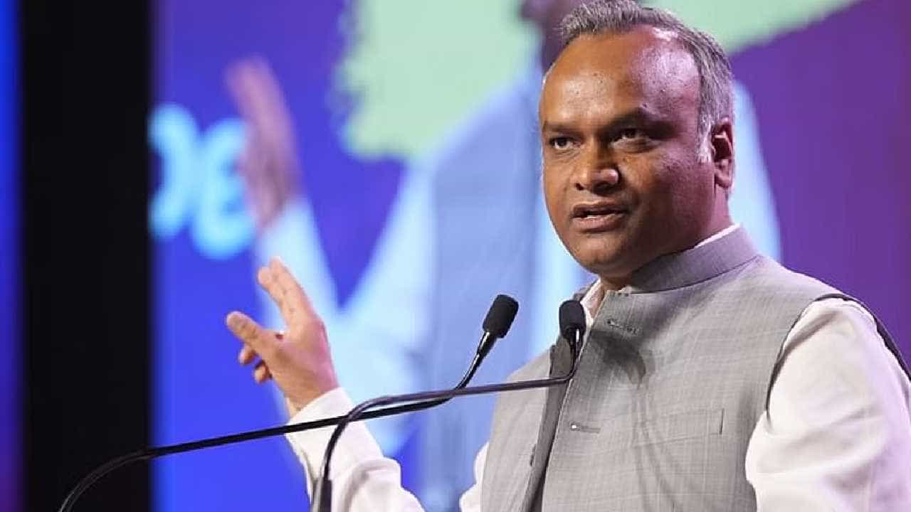 5 ತಿಂಗಳಲ್ಲಿ 50 ಶಾಸಕರನ್ನ ಕರೆದುಕೊಂಡು ಹೋಗಲಿ ನೋಡೋಣ: ಬಿಜೆಪಿಗೆ ಪ್ರಿಯಾಂಕ್ ಸವಾಲು 5 ತಿಂಗಳಲ್ಲಿ 50 ಶಾಸಕರನ್ನ ಕರೆದುಕೊಂಡು ಹೋಗಲಿ ನೋಡೋಣ: ಬಿಜೆಪಿಗೆ ಪ್ರಿಯಾಂಕ್ ಸವಾಲು