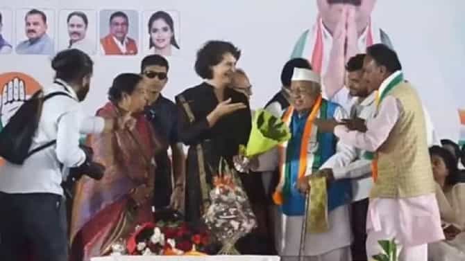 ಖಾಲಿ ಬೊಕ್ಕೆ ಕೊಟ್ಟ ಕಾಂಗ್ರೆಸ್ ನಾಯಕ, ಇದೇನ್ರಿ ಹೂವೇ ಇಲ್ಲ ಎಂದ ಪ್ರಿಯಾಂಕಾ