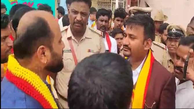 ಕನ್ನಡ ಧ್ವಜ ಹಾರಿಸಲು ಅನುಮತಿ ನಿರಾಕರಣೆ; ತಹಸೀಲ್ದಾರ್ ವಿರುದ್ದ ಪ್ರತಿಭಟನೆ