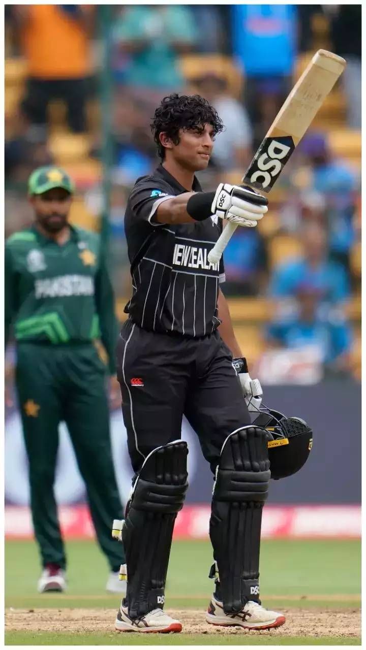 ರವೀಂದ್ರ ಒಟ್ಟು 9 ಇನ್ನಿಂಗ್ಸ್‌ಗಳಲ್ಲಿ 70.62 ಸರಾಸರಿಯಲ್ಲಿ 565 ರನ್ ಗಳಿಸಿದ್ದಾರೆ. ಇಲ್ಲಿಯವರೆಗೆ ಮೂರು ಶತಕ ಮತ್ತು ಎರಡು ಅರ್ಧ ಶತಕ ಬಾರಿಸಿದ್ದಾರೆ.