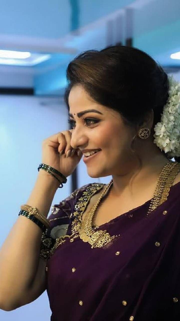 'ಅವಳ ನಗುವ ವರ್ಣಿಸಲು ಪದಗಳೇ ಸಿಗದೇ ನಾ ಸೋತೆ' ಎಂದು ನೆಟ್ಟಿಗರೊಬ್ಬರು ಬರೆದುಕೊಂಡಿದ್ದಾರೆ.