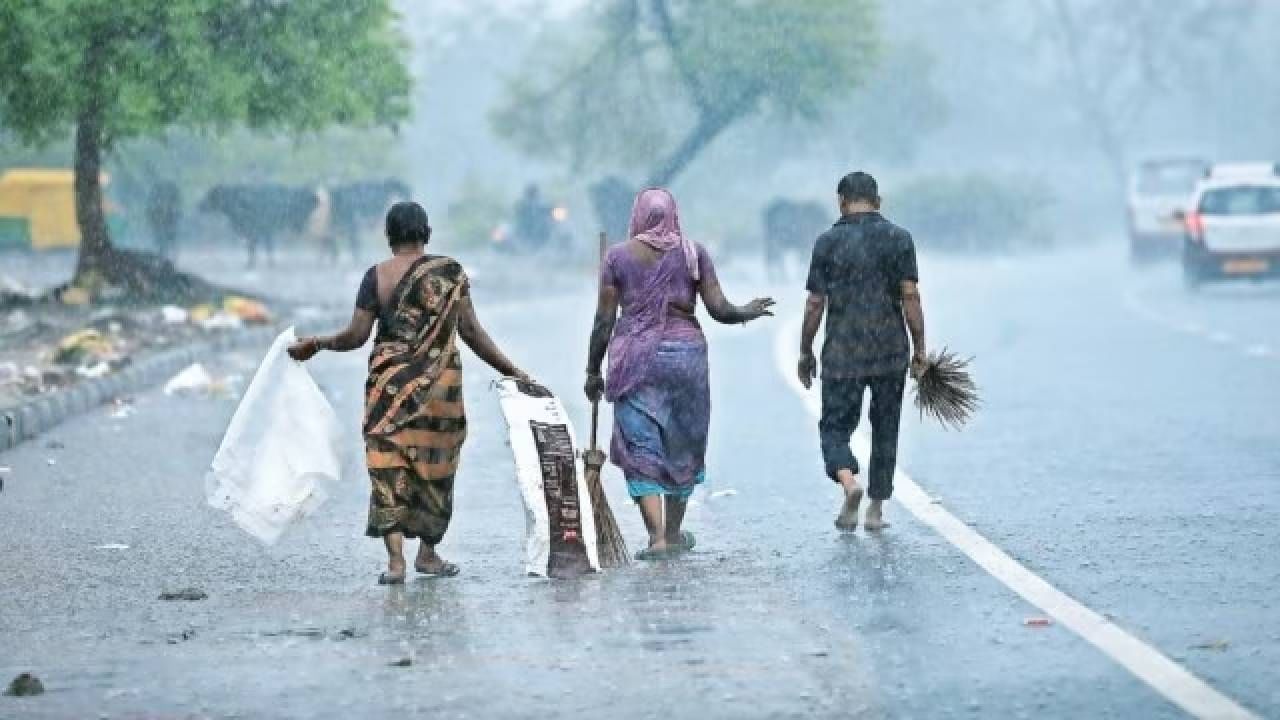 Karnataka Weather: ಕರ್ನಾಟಕದ ಕರಾವಳಿ ಹಾಗೂ ದಕ್ಷಿಣ ಒಳನಾಡಿನ ಈ 10 ಜಿಲ್ಲೆಗಳಲ್ಲಿ ಇಂದು ಅಧಿಕ ಮಳೆ ಸಾಧ್ಯತೆ, ಯೆಲ್ಲೋ ಅಲರ್ಟ್​