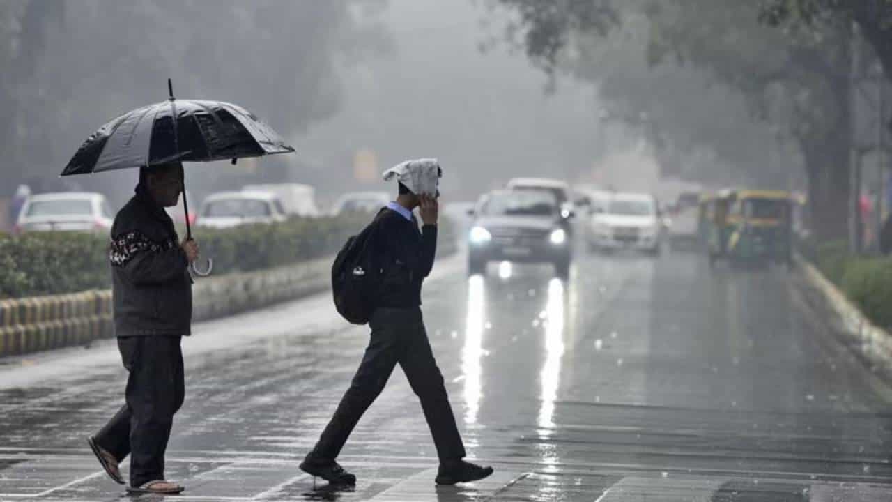Karnataka Weather: ಕರ್ನಾಟಕದ ದಕ್ಷಿಣ ಒಳನಾಡಿನಲ್ಲಿ ನವೆಂಬರ್ 16ರಿಂದ ಎರಡು ದಿನ ಮಳೆ, ಉಳಿದೆಡೆ ಒಣಹವೆ Karnataka Weather: ಕರ್ನಾಟಕದ ದಕ್ಷಿಣ ಒಳನಾಡಿನಲ್ಲಿ ನವೆಂಬರ್ 16ರಿಂದ ಎರಡು ದಿನ ಮಳೆ, ಉಳಿದೆಡೆ ಒಣಹವೆ