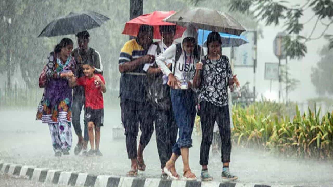 Karnataka Rain: ಮುಂದಿನ 24 ಗಂಟೆಗಳಲ್ಲಿ ಚಿಕ್ಕಮಗಳೂರು ಹಾಗೂ ಕೊಡಗಿನಲ್ಲಿ ಭಾರಿ ಮಳೆಯ ಮುನ್ಸೂಚನೆ Karnataka Rain: ಮುಂದಿನ 24 ಗಂಟೆಗಳಲ್ಲಿ ಚಿಕ್ಕಮಗಳೂರು ಹಾಗೂ ಕೊಡಗಿನಲ್ಲಿ ಭಾರಿ ಮಳೆಯ ಮುನ್ಸೂಚನೆ