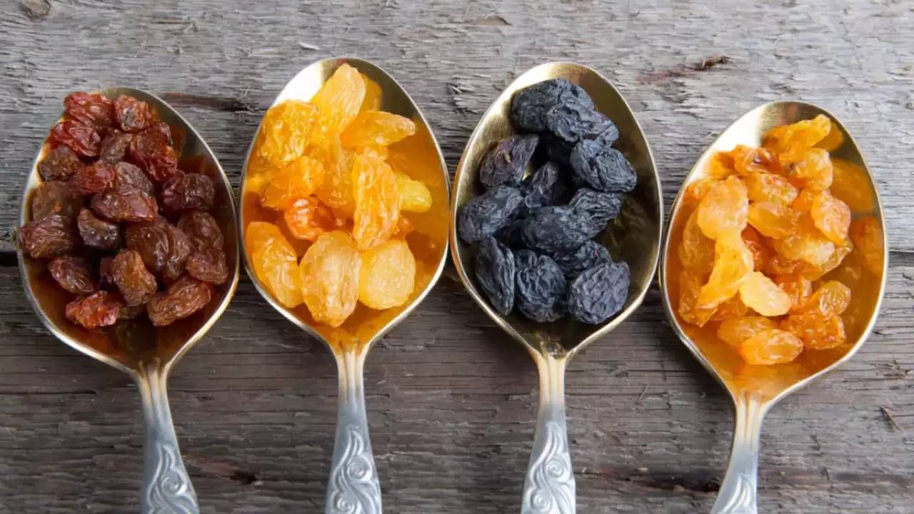 Side Effect Of Raisins: ಒಣದ್ರಾಕ್ಷಿಯ ಅತಿಯಾದ ಸೇವನೆ ಆರೋಗ್ಯಕ್ಕೆ ಒಳ್ಳೆಯದಲ್ಲ; ದಿನದಲ್ಲಿ ಎಷ್ಟು ಪ್ರಮಾಣದಲ್ಲಿ ಒಣದ್ರಾಕ್ಷಿ ತಿನ್ನಬೇಕು? Side Effect Of Raisins: ಒಣದ್ರಾಕ್ಷಿಯ ಅತಿಯಾದ ಸೇವನೆ ಆರೋಗ್ಯಕ್ಕೆ ಒಳ್ಳೆಯದಲ್ಲ; ದಿನದಲ್ಲಿ ಎಷ್ಟು ಪ್ರಮಾಣದಲ್ಲಿ ಒಣದ್ರಾಕ್ಷಿ ತಿನ್ನಬೇಕು?