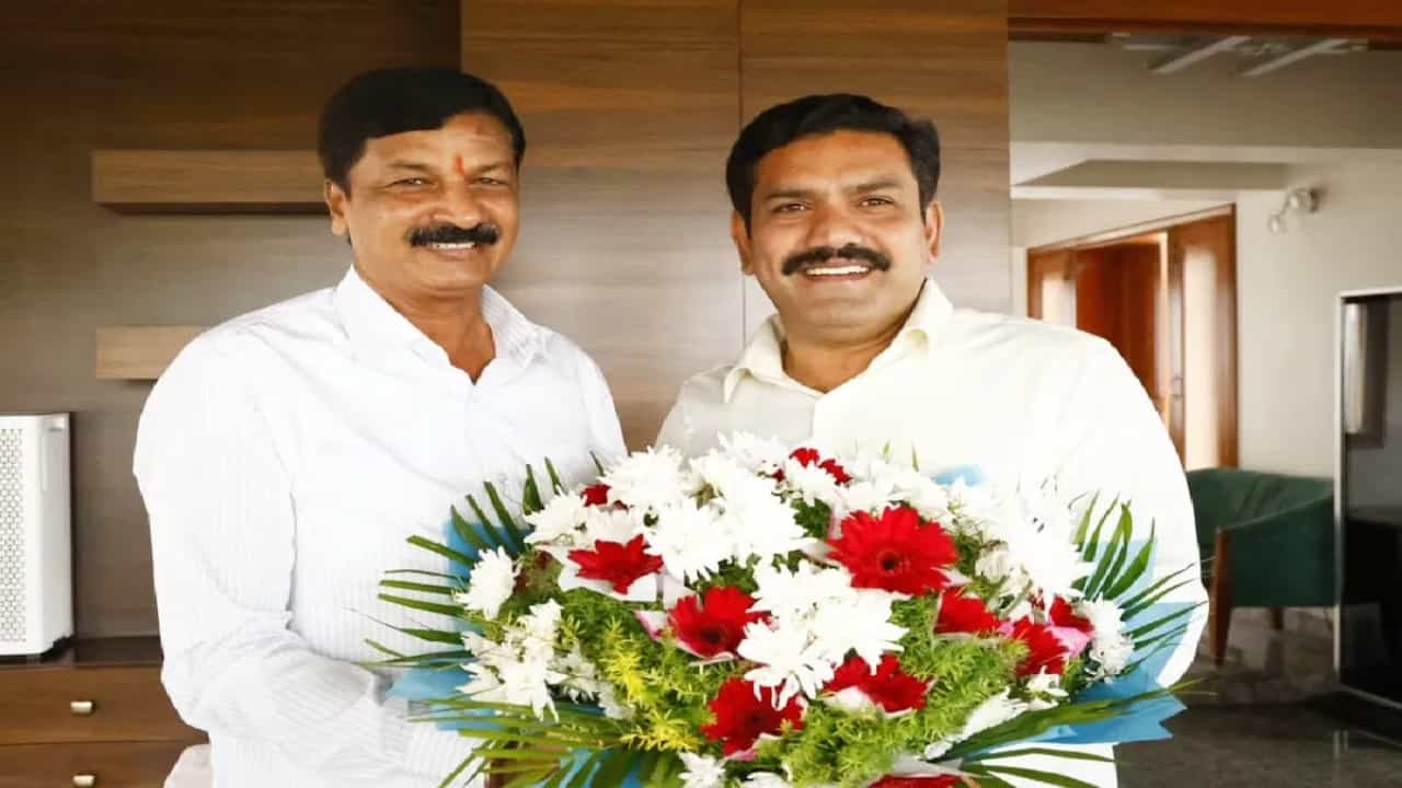 ರಮೇಶ್ ಜಾರಕಿಹೊಳಿ ಭೇಟಿಯಾದ ವಿಜಯೇಂದ್ರ: ಲೋಕಸಭೆ ಚುನಾವಣೆಗೆ ಒಗ್ಗಟ್ಟಿನ ಮಂತ್ರ