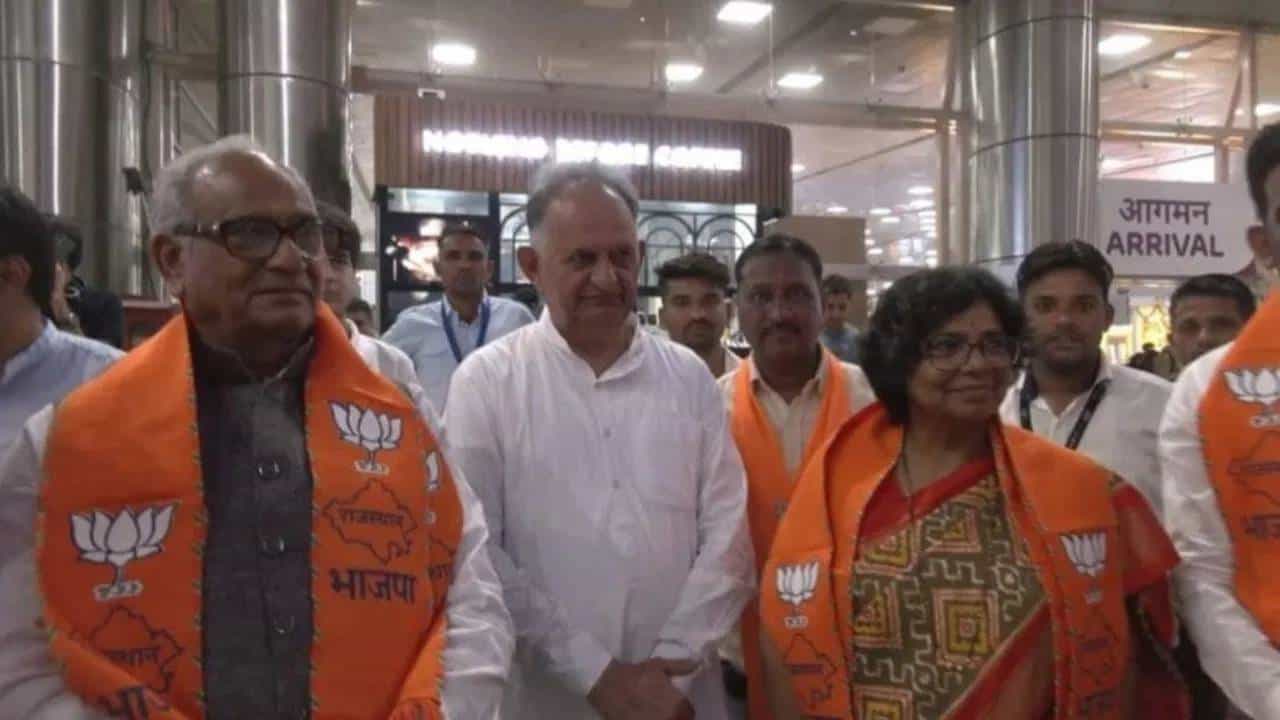 ರಾಜಸ್ಥಾನ: ಚುನಾವಣೆ ಹೊಸ್ತಿಲಲ್ಲಿ ಕಾಂಗ್ರೆಸ್ಗೆ ಹಿನ್ನಡೆ, ಗೆಹ್ಲೋಟ್ ಆಪ್ತ ಬಿಜೆಪಿಗೆ ಸೇರ್ಪಡೆ ರಾಜಸ್ಥಾನ: ಚುನಾವಣೆ ಹೊಸ್ತಿಲಲ್ಲಿ ಕಾಂಗ್ರೆಸ್ಗೆ ಹಿನ್ನಡೆ, ಗೆಹ್ಲೋಟ್ ಆಪ್ತ ಬಿಜೆಪಿಗೆ ಸೇರ್ಪಡೆ