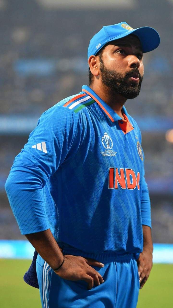 ಈ ಪಂದ್ಯದಲ್ಲಿ ಟೀಮ್ ಇಂಡಿಯಾ ನಾಯಕ ರೋಹಿತ್ ಶರ್ಮಾ ಪಂದ್ಯದ ಮಧ್ಯದಲ್ಲಿ ರವೀಂದ್ರ ಜಡೇಜಾ ಅವರ ಮೇಲೆ ಕೋಪಗೊಂಡರು.