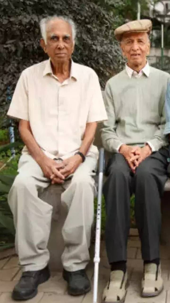 ಪ್ರತಿಯೊಬ್ಬ ಪಿಂಚಣಿದಾರ ಕೂಡ ಪ್ರತೀ ವರ್ಷ ತಪ್ಪದೇ ಲೈಫ್ ಸರ್ಟಿಫಿಕೇಟ್ ಅಥವಾ ಜೀವನ್ ಪ್ರಮಾಣಪತ್ರ ಸಲ್ಲಿಸುವುದು ಕಡ್ಡಾಯ.