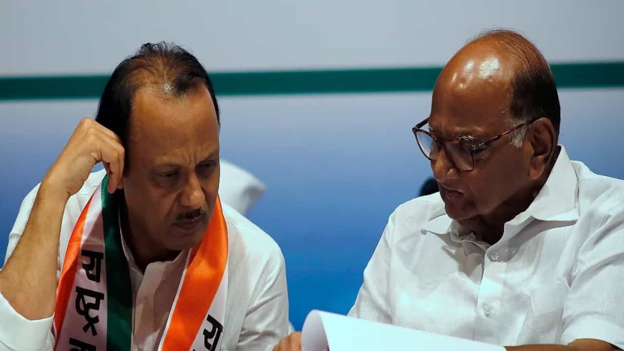 ಮಹಾರಾಷ್ಟ್ರ: ಶರದ್ ಪವಾರ್ ಭೇಟಿ ನಂತರ ದೆಹಲಿಗೆ ತೆರಳಿದ ಅಜಿತ್ ಪವಾರ್ ಮಹಾರಾಷ್ಟ್ರ: ಶರದ್ ಪವಾರ್ ಭೇಟಿ ನಂತರ ದೆಹಲಿಗೆ ತೆರಳಿದ ಅಜಿತ್ ಪವಾರ್