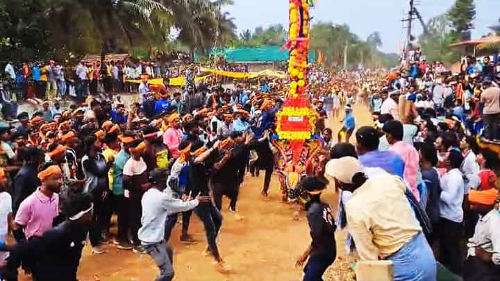 ಶಿವಮೊಗ್ಗದ ಅರೆ ಮಲೆನಾಡು ಭಾಗದಲ್ಲಿ ಹೋರಿ ಹಬ್ಬದ ಸಂಭ್ರಮ; ಇಲ್ಲಿದೆ ವಿಡಿಯೋ ಶಿವಮೊಗ್ಗದ ಅರೆ ಮಲೆನಾಡು ಭಾಗದಲ್ಲಿ ಹೋರಿ ಹಬ್ಬದ ಸಂಭ್ರಮ; ಇಲ್ಲಿದೆ ವಿಡಿಯೋ