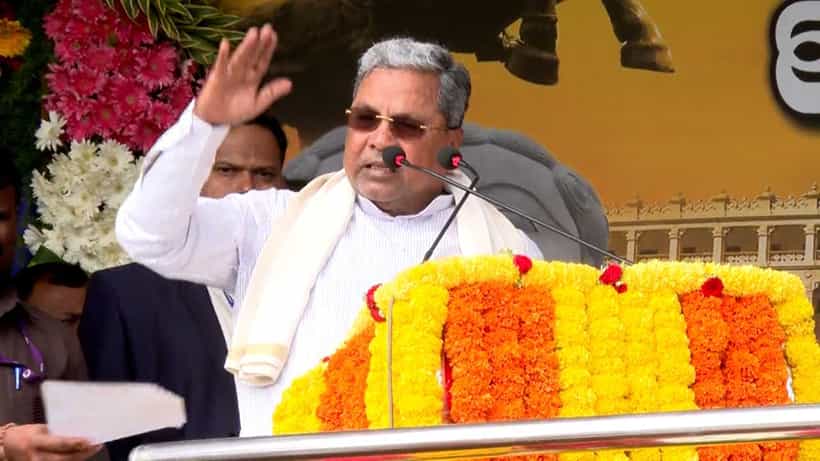 ಕನ್ನಡ ರಾಜ್ಯೋತ್ಸವ ದಿನದಂದು ಸಿದ್ದರಾಮಯ್ಯ ಬಂಪರ್ ಗಿಫ್ಟ್, ಸರ್ಕಾರಿ ಶಾಲೆಗಳಿಗೂ ಉಚಿತ ವಿದ್ಯುತ್ ಭಾಗ್ಯ
