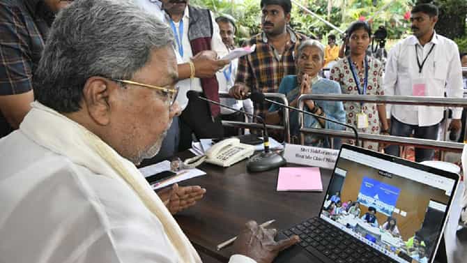 ಸಿಎಂ ಮುಂದೆ ಸಮಸ್ಯೆಗಳ ಮಹಾಪುರ; ಜನತಾ ದರ್ಶನದಲ್ಲಿ ಜನರಿಗೆ ಸ್ಪಂದಿಸಿದ ಸಿಎಂ