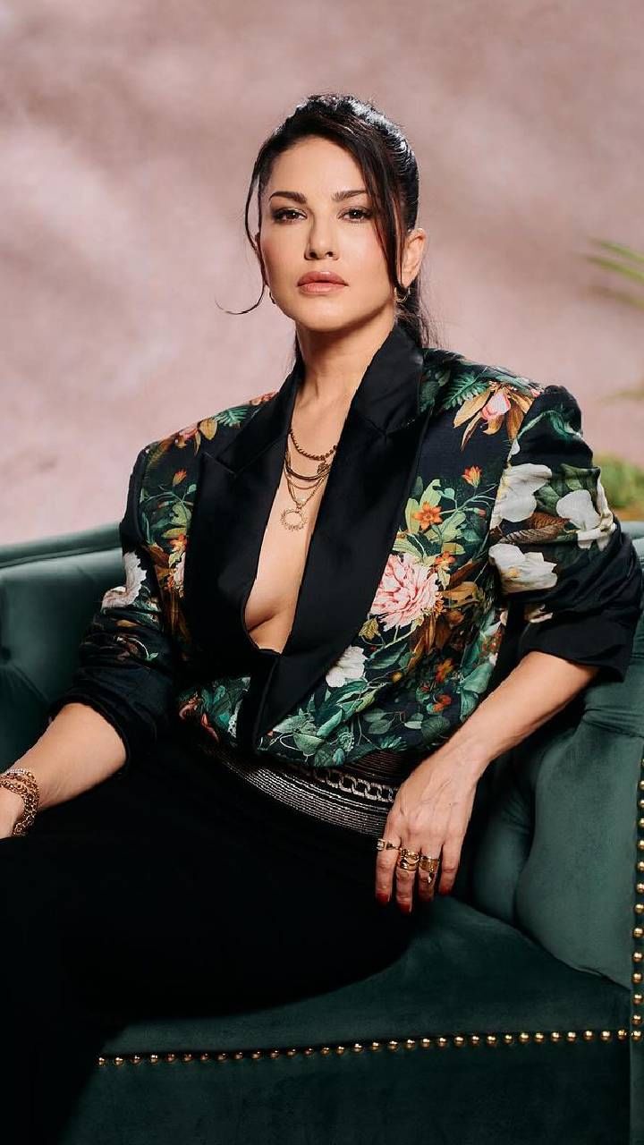 Sunny Leone (10)