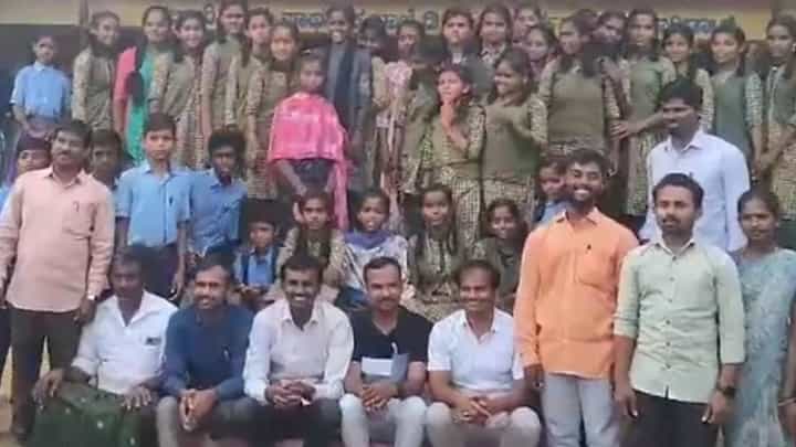 ಒಂದೇ ಶಾಲೆಯಲ್ಲಿ 16 ವರ್ಷ ಸೇವೆ ಸಲ್ಲಿಸಿದ 4 ಶಿಕ್ಷಕರಿಗೆ ವಿದ್ಯಾರ್ಥಿಗಳಿಂದ ವಿಶೇಷ ಬೀಳ್ಕೊಡುಗೆ ಒಂದೇ ಶಾಲೆಯಲ್ಲಿ 16 ವರ್ಷ ಸೇವೆ ಸಲ್ಲಿಸಿದ 4 ಶಿಕ್ಷಕರಿಗೆ ವಿದ್ಯಾರ್ಥಿಗಳಿಂದ ವಿಶೇಷ ಬೀಳ್ಕೊಡುಗೆ