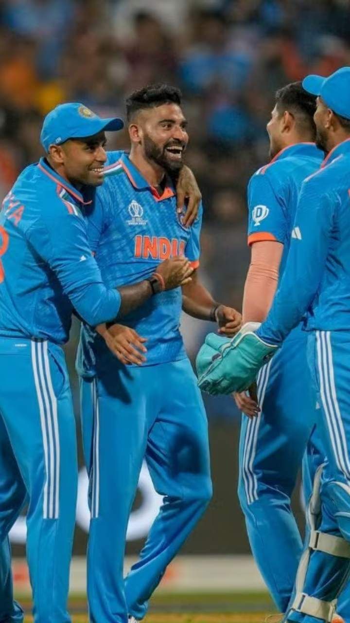 ಮುಂಬೈನ ವಾಂಖೆಡೆ ಸ್ಟೇಡಿಯಂನಲ್ಲಿ ಗುರುವಾರ ನಡೆದ ಶ್ರೀಲಂಕಾ ವಿರುದ್ಧದ ಪಂದ್ಯದಲ್ಲಿ ಭಾರತ 302 ರನ್'ಗಳ ದಾಖಲೆಯ ಜಯ ಸಾಧಿಸಿತು.