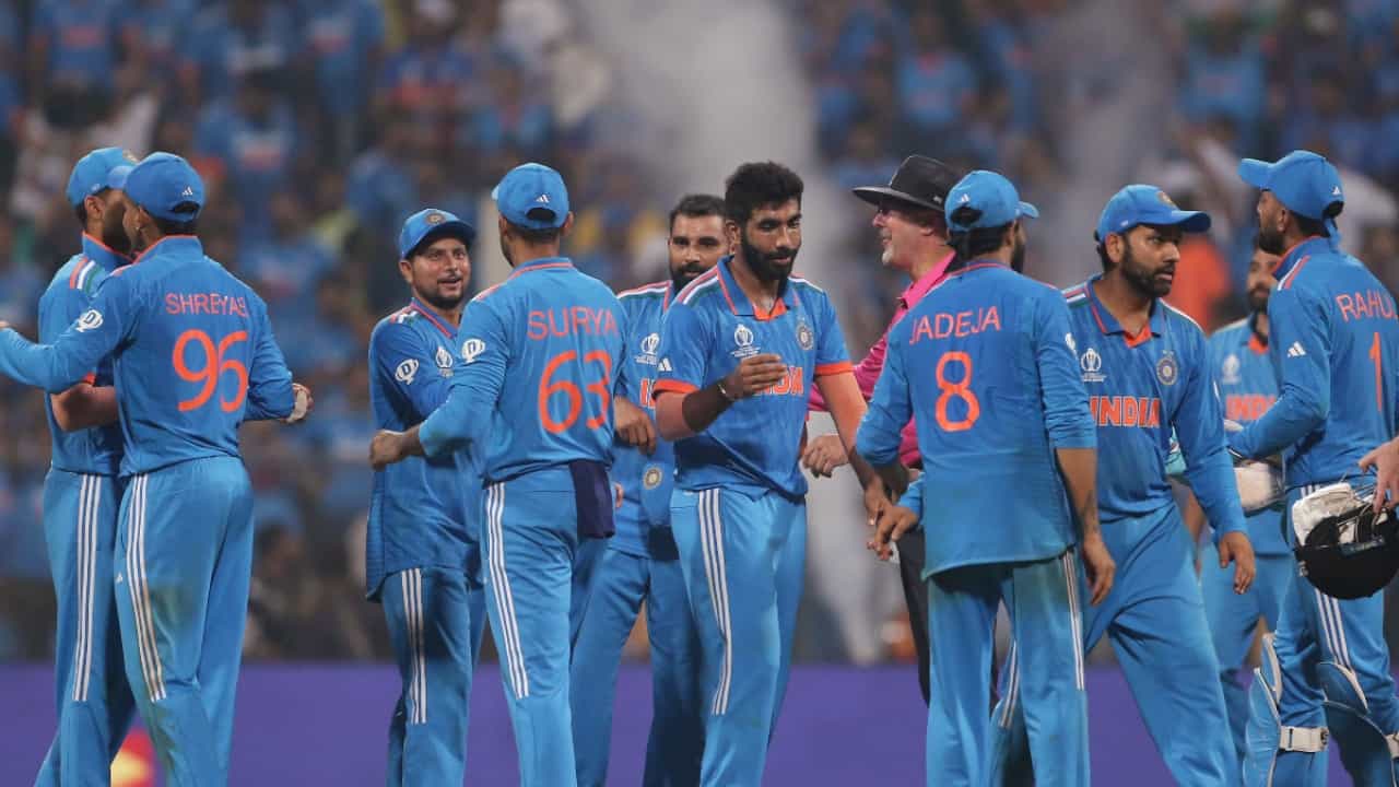 ICC ODI Rankings: ಬ್ಯಾಟಿಂಗ್, ಬೌಲಿಂಗ್ ಎರಡು ವಿಭಾಗದಲ್ಲೂ ಭಾರತೀಯರದ್ದೇ ಪಾರುಪತ್ಯ..! ICC ODI Rankings: ಬ್ಯಾಟಿಂಗ್, ಬೌಲಿಂಗ್ ಎರಡು ವಿಭಾಗದಲ್ಲೂ ಭಾರತೀಯರದ್ದೇ ಪಾರುಪತ್ಯ..!