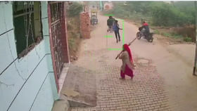 ನಾಲ್ವರು ಶೂಟರ್ಗಳನ್ನು ಪೊರಕೆ ಹಿಡಿದು ಓಡಿಸಿದ ಮಹಿಳೆ ನಾಲ್ವರು ಶೂಟರ್ಗಳನ್ನು ಪೊರಕೆ ಹಿಡಿದು ಓಡಿಸಿದ ಮಹಿಳೆ