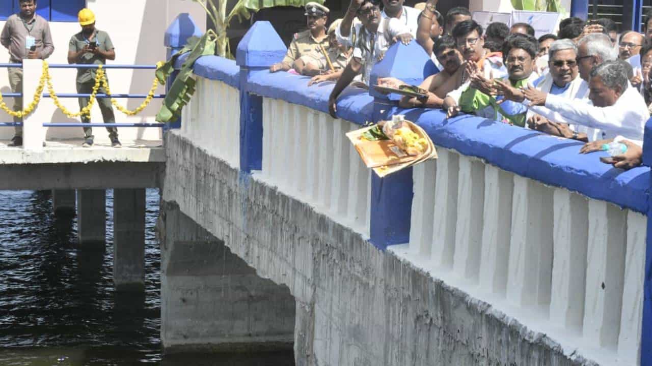 ಕೋಲಾರ: ಯರಗೋಳ್ ನೀರಾವರಿ ಯೋಜನೆ ಲೋಕಾರ್ಪಣೆಗೊಳಿಸಿದ ಸಿಎಂ ಸಿದ್ದರಾಮಯ್ಯ ಕೋಲಾರ: ಯರಗೋಳ್ ನೀರಾವರಿ ಯೋಜನೆ ಲೋಕಾರ್ಪಣೆಗೊಳಿಸಿದ ಸಿಎಂ ಸಿದ್ದರಾಮಯ್ಯ