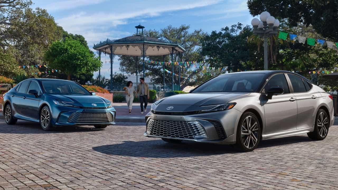 Toyota Camry: ಹೊಚ್ಚ ಹೊಸ ಟೊಯೊಟಾ ಕ್ಯಾಮ್ರಿ ಹೈಬ್ರಿಡ್ ಸೆಡಾನ್ ಅನಾವರಣ Toyota Camry: ಹೊಚ್ಚ ಹೊಸ ಟೊಯೊಟಾ ಕ್ಯಾಮ್ರಿ ಹೈಬ್ರಿಡ್ ಸೆಡಾನ್ ಅನಾವರಣ