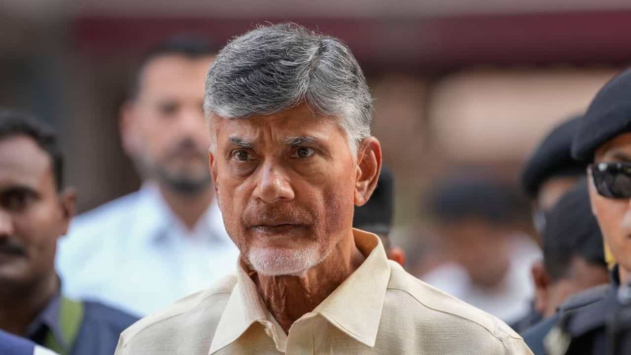 ಆಂಧ್ರ ಮಾಜಿ ಸಿಎಂ ಚಂದ್ರಬಾಬು ನಾಯ್ಡುಗೆ ಜಾಮೀನು ಆಂಧ್ರ ಮಾಜಿ ಸಿಎಂ ಚಂದ್ರಬಾಬು ನಾಯ್ಡುಗೆ ಜಾಮೀನು