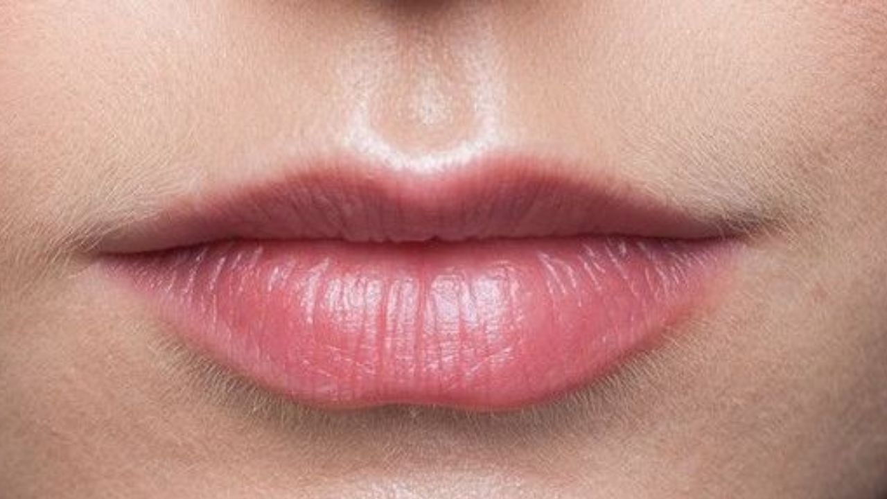 Home remedies for discoloured lips: ನಿಮ್ಮ ತುಟಿಯು ನೈಸರ್ಗಿಕವಾಗಿ ಗುಲಾಬಿಯಾಗಿರಬೇಕಾ? ಈ ಸರಳ ಮನೆಮದ್ದು ಪ್ರಯತ್ನಿಸಿ Home remedies for discoloured lips: ನಿಮ್ಮ ತುಟಿಯು ನೈಸರ್ಗಿಕವಾಗಿ ಗುಲಾಬಿಯಾಗಿರಬೇಕಾ? ಈ ಸರಳ ಮನೆಮದ್ದು ಪ್ರಯತ್ನಿಸಿ