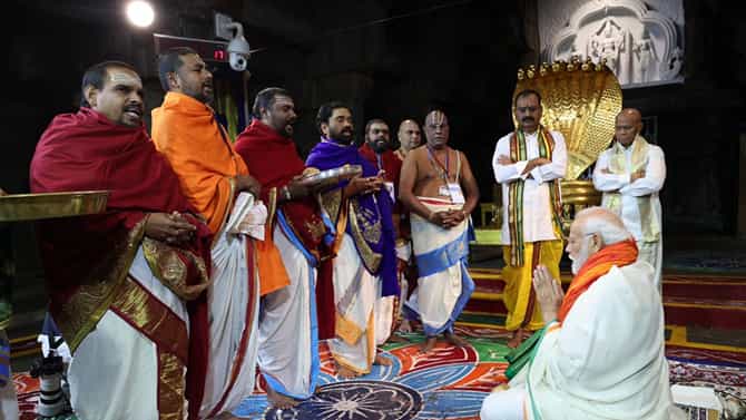 ಭಾರತೀಯರ ಉತ್ತಮ ಆರೋಗ್ಯ, ಸಮೃದ್ಧಿ, ಅಭಿವೃದ್ಧಿಗೆ ಪ್ರಾರ್ಥಿಸಿದ ಮೋದಿ